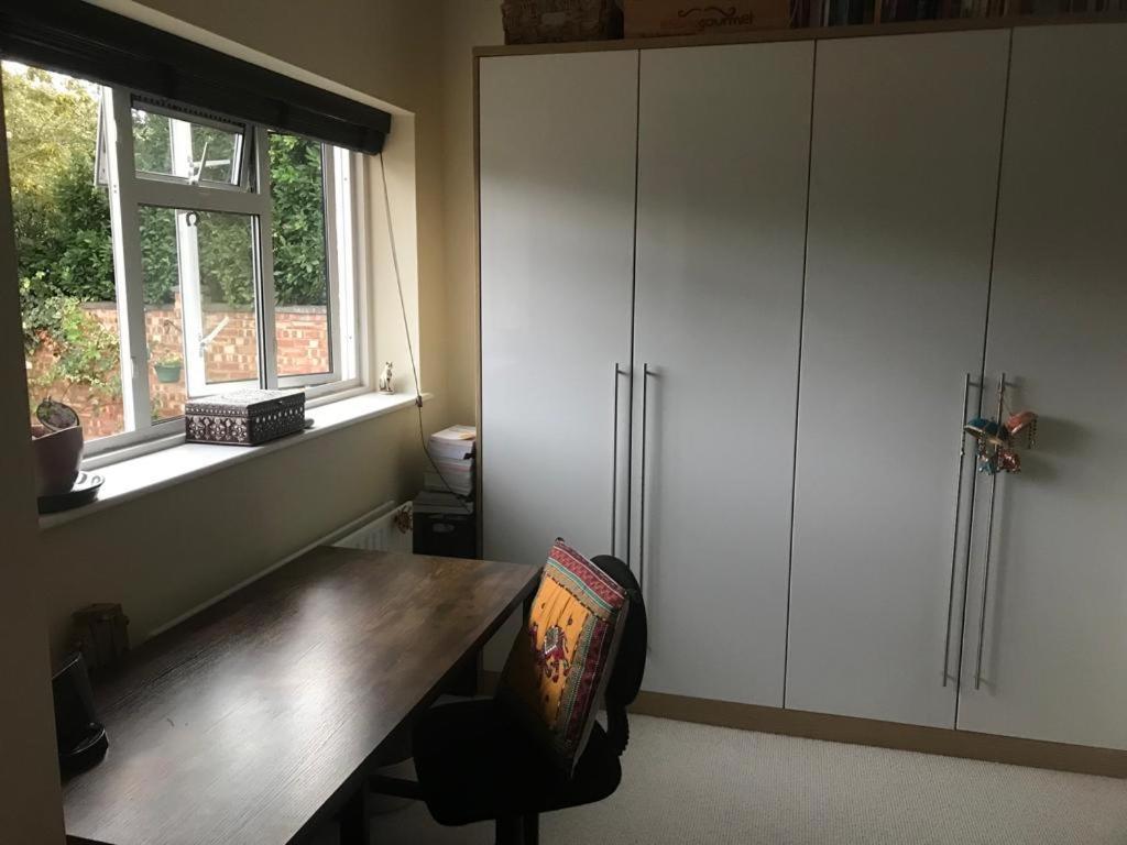 Serene Spacious Room Staines-upon-Thames Kültér fotó